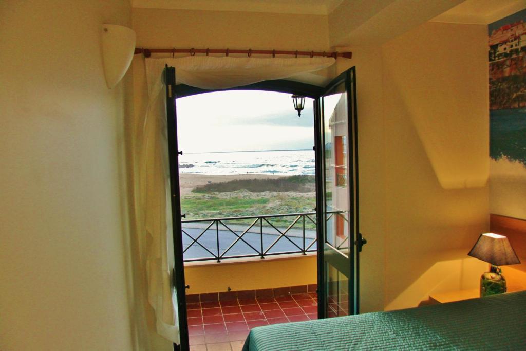 Supertubos Beach Hostel Atouguia Da Baleia Szoba fotó
