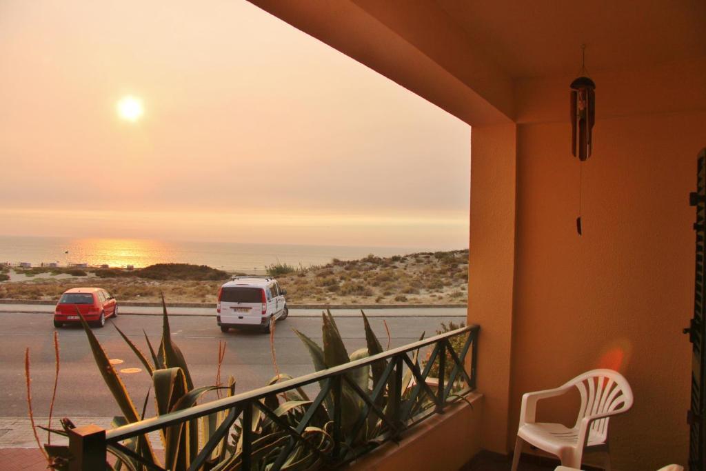 Supertubos Beach Hostel Atouguia Da Baleia Kültér fotó