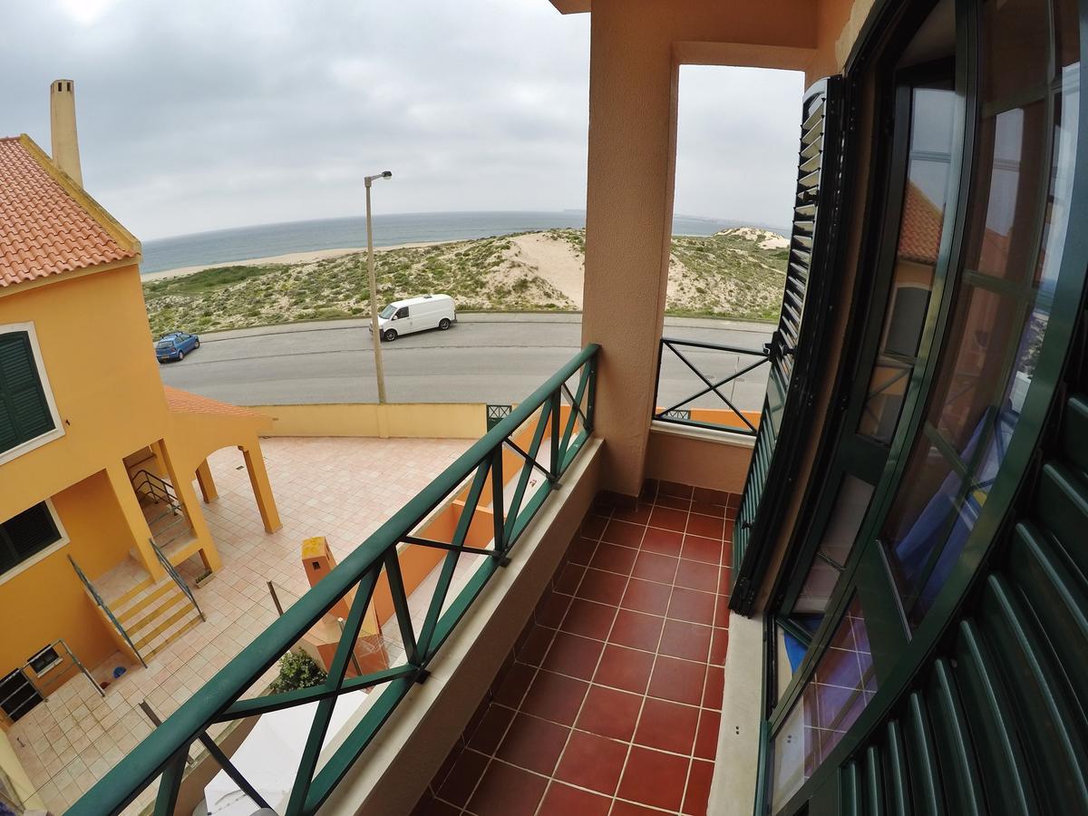 Supertubos Beach Hostel Atouguia Da Baleia Kültér fotó