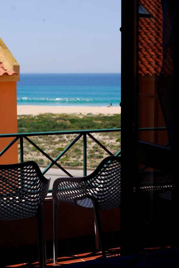 Supertubos Beach Hostel Atouguia Da Baleia Kültér fotó